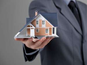 The Ultimate Guide to Becoming a Commercial Real Estate Agent